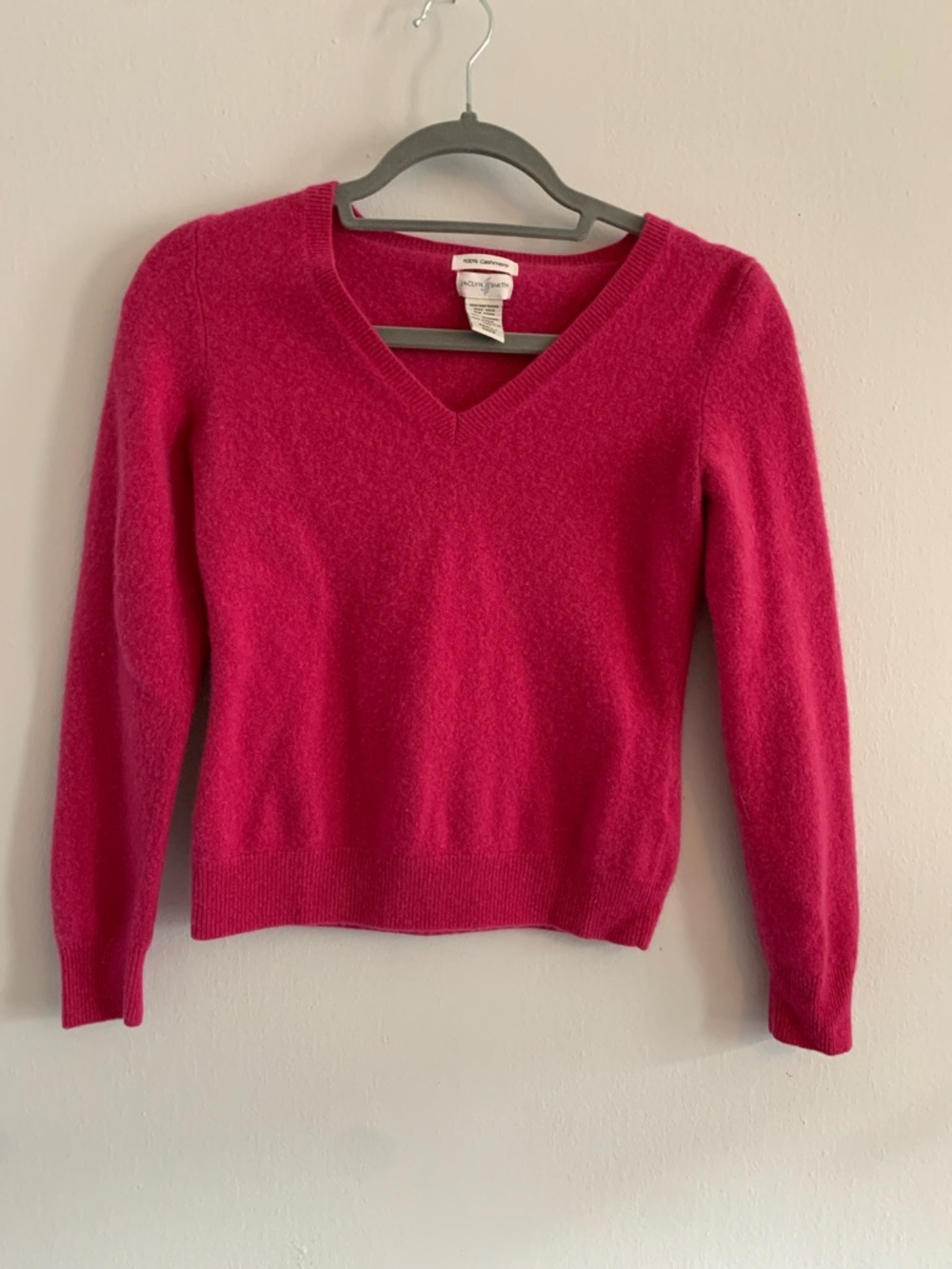JACLYN SMITH 100% Cashmere V-Neck Sweater in Hot Pink